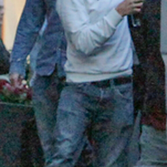 Ennenjulkaisemattomat ryyppykuvat Kimi Räikkösestä: salakuljetti viinaa ulos ravintolasta julkkiskaunottaren kanssa - katso! Kimi taksiin