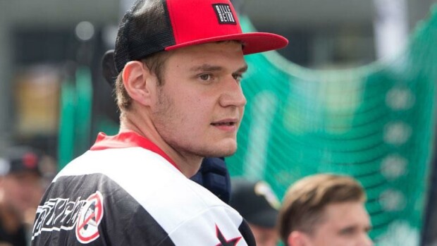 Aleksander Barkov ensi kertaa julkisesti yhdessä superkauniin Julia-rakkaansa kanssa: venäläistyttöystävältä hempeät yhteiskuvat, mukana myös Patrik Laine - katso! aleksander barkov