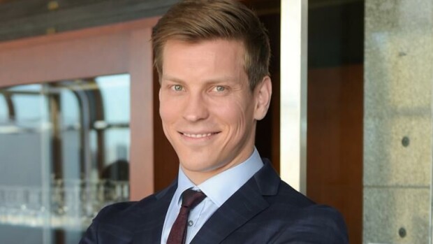 Antti Holman 'seksiä tihkuvat' poseeraukset huvittavat somessa - paljasta pintaa ja nokkelaa huumoria! Katso kuvat! Antti HOlma