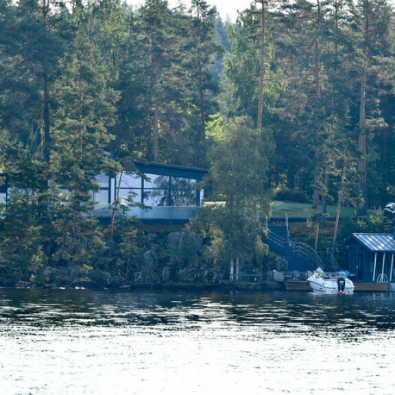 Rantasaunan laiturilta on varmasti mukava pulahtaa Näsijärveen. Rantasaunan laiturilta on varmasti mukava pulahtaa Näsijärveen.