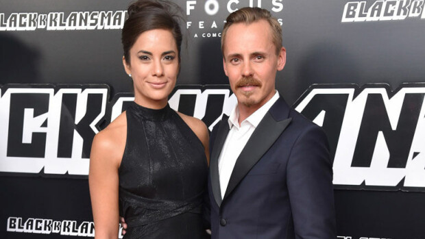 Jasper Pääkkösen salainen megaprojekti Suomessa paljastui: rakennuttaa Alexandra-rakkaalleen lemmenpesän sotilassaareen! Jasper Pääkkönen rakentaa lemmenpesän Kotkaan.