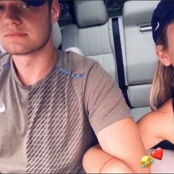 Julia julkaisi maanantaina yhteisvideon Instagramissa Aleksander Barkovin kanssa. Julia julkaisi yhteisvideon Instagramissa Aleksander Barkovin kanssa.