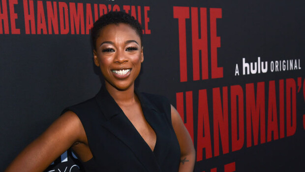 Tv-tähti Samira Wiley liikuttui fanien yhteydenotoista: Handmaid’s Tale -sarjan maailma on monen naisen arkipäivää! Samira Wiley liikuttui fanien yhteydenotoista.