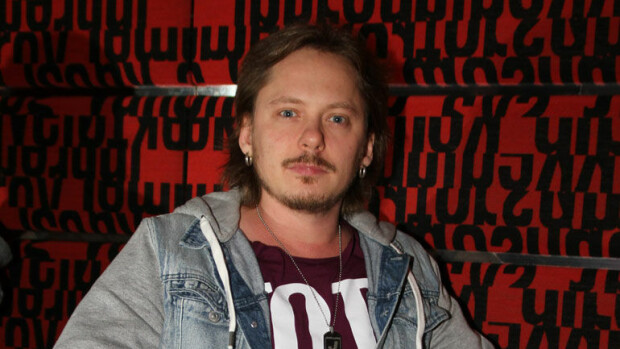 Tässä on Jonne Aaronin uusi rakas: tyrmäävän kaunis tummaverikkö varasti huomion – kuva! ”Hyvin rakastuneen oloisia” Jonne Aaron hempeili uuden rakkaan kanssa.