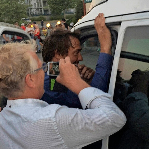 Teemu kävi baariillan jälkeen myös naispoliisin juttusilla. Teemu kävi baariillan jälkeen myös naispoliisin juttusilla.