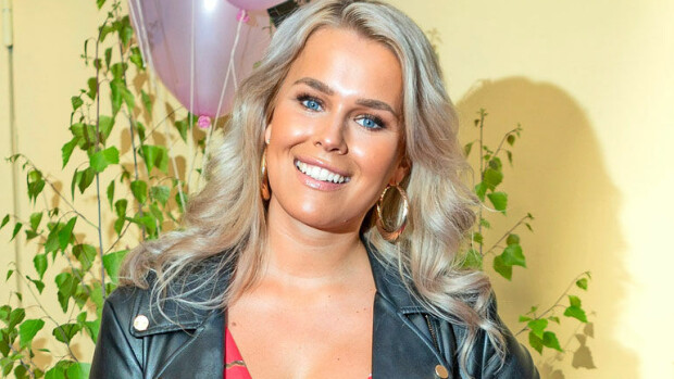 Ohhoh, Sara Siepiltä harvinainen herutuskuva yläosattomissa: pepun rusketusrajatkin vilkkuvat stringeistä - kuva! Sara Sieppi