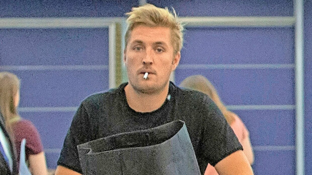 Martina Aitolehden Stefan-rakas riehui Hangossa – moukaroi ökyautoaan! Stefan Therman murjoi Ferrariaan.