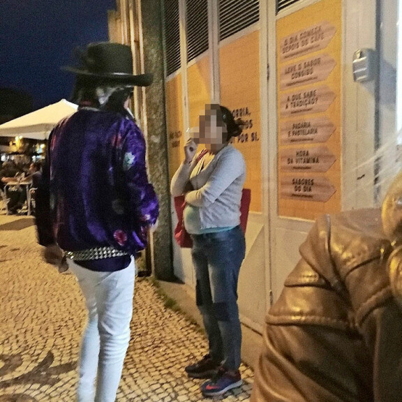 Rocklegenda Andy McCoyn pelikunto petti Portugalissa: heitettiin ulos kaupasta - kuva! Andy McCoy Portugalissa.