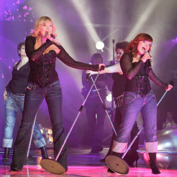 Vuonna 2006 Hanna-Riikka ja Nina Tapio osallistuivat Suomen Euroviisukarsintaan kappaleilla Who I am sekä This is what we came for. Vuonna 2006 Nina Tapio ja Hanna-Riikka osallistuivat Suomen Euroviisukarsintaan kappaleella This is what we came for.