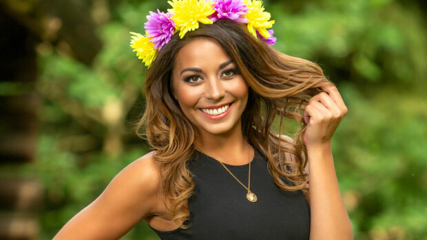 Amanda Harkimo julkaisi härskin lomakuvan – rinnat ja asento varastavat huomion: ”Imen katkarapuja!” Amanda Harkimo