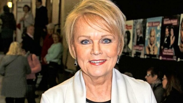 Katri Helena peruu kaikki loppukesän keikkansa - syynä vaikea sairaus! Katri Helena