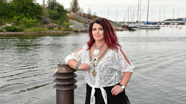 Laulaja Meiju Suvas hautasi ahdistelijamiehet ö-mappiin – ”Kukaan heistä ei onnistunut saamaan haluamaansa!” Meiju Suvas on kohdannut seksuaalista ahdistelua.