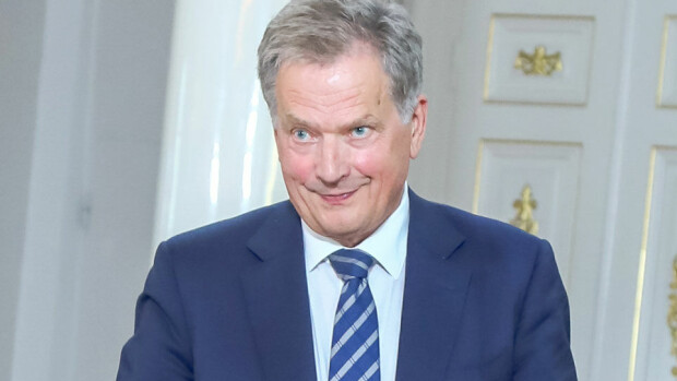 Ohhoh, Sauli Niinistö suuntasi heti kaljalle Trumpin ja Putinin poistuttua Suomesta: ”Presidentti näytti maansa myyneeltä” – kuva! Sauli Niinistö