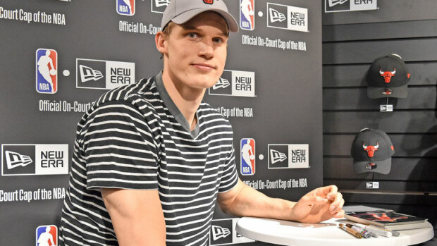 NBA-tähti Lauri Markkasen arvomaailma muuttui: Koris ei ole enää tärkeintä! Lauri Markkasen arvomaailma muuttui.