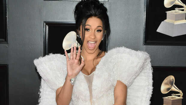 Jestas, mikä härpäke! Cardi B säväytti Pariisin muotiviikoilla
