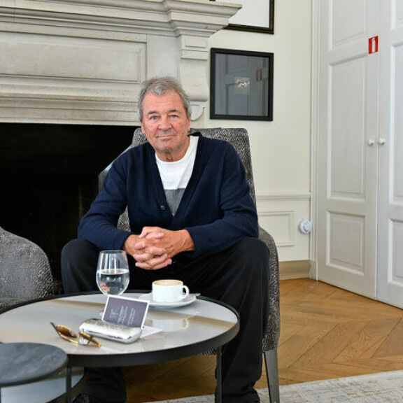 Ianin mukaan Deep Purple ei kuulunut niihin 60–70-luvun rockbändeihin, joille rock oli jatkuvaa biletystä, viinaa ja huumeita. – Poltin ensimmäisen marisätkäni 38-vuotiaana. Se oli kovin miellyttävää, mutta se touhu ei kuulunut meidän kuvioomme, hän paljastaa. Ianin mukaan Deep Purple ei kuulunut niihin 60–70-luvun rockbändeihin, joille rock oli jatkuvaa biletystä, viinaa ja huumeita. – Poltin ensimmäisen marisätkäni 38-vuotiaana. Se oli kovin miellyttävää, mutta se touhu ei kuulunut meidän kuvioomme, hän paljastaa.