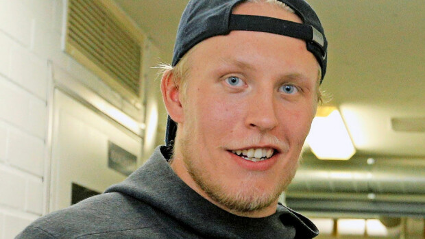 Patrik Laine mukana kauhujen lennolla: päihtynyt suomalaismies riehui ja aiheutti kaaoksen, Laine lohdutti kanssamatkustajia - kuvat! Patrik Laine