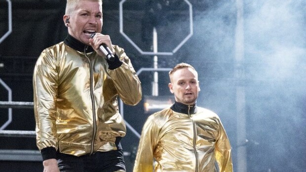 Antti Tuisku veti hurmiollisen jäähyväisshow'n Provinssissa, keikan jälkeen villit yksityisbileet asuntoautossa: ”Nyt ryypätään!” – katso kuvat! Antti Tuisku.