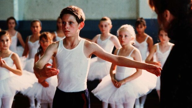Unkari pelkää, että Billy Elliot-musikaali tekee lapsista homoja! Billy Elliot oli balettia harrastava poika.