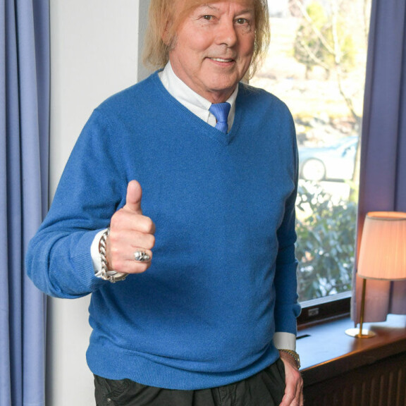 Paula Koivuniemi takoo paksua tiliä! Näin Suomen suurimmat iskelmätähdet tienaavat – katso! Danny