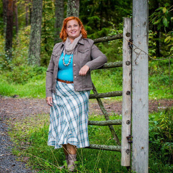 – Ennen jaksoin kävellä vain 400 metriä puiston ympäri, nyt juoksen pitkiä hikilenkkejä. Vedän myös lattari mix -tunteja, ennen 103 kg painanut Eija-Liisa kertoo. – Ennen jaksoin kävellä vain 400 metriä puiston ympäri, nyt juoksen pitkiä hikilenkkejä. Vedän myös lattari mix -tunteja, ennen 103 kg painanut Eija-Liisa kertoo.