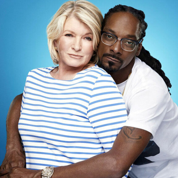 Ohhoh! Tiesitkö näistä yllättävistä julkkisystävistä? Snoop Dogg ja Martha Stewart, 76, ovat superläheisiä - 50 Cent viihtyy 72-vuotiaan Bette Midlerin kanssa! Martha Stewart ja Snoop Dogg