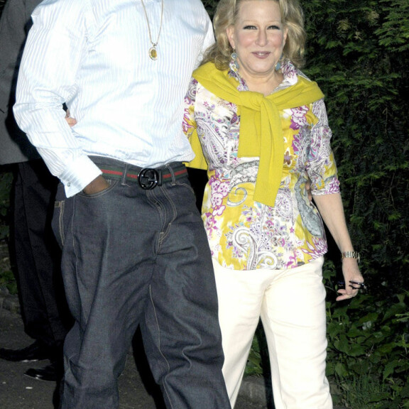 Ohhoh! Tiesitkö näistä yllättävistä julkkisystävistä? Snoop Dogg ja Martha Stewart, 76, ovat superläheisiä - 50 Cent viihtyy 72-vuotiaan Bette Midlerin kanssa! Betty Midler ja 50 Cent