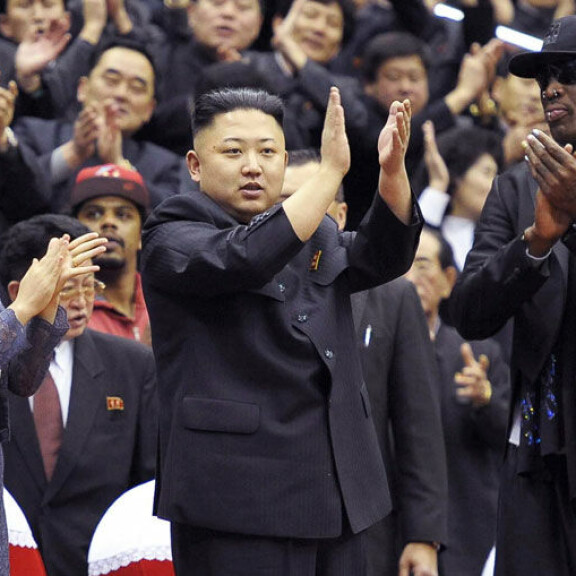 Ohhoh! Tiesitkö näistä yllättävistä julkkisystävistä? Snoop Dogg ja Martha Stewart, 76, ovat superläheisiä - 50 Cent viihtyy 72-vuotiaan Bette Midlerin kanssa! Dennis Rodman ja Kim Jong-un