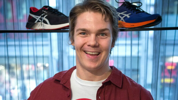Pekka Hyysalo ja Enna-rakas nauttivat suvesta! Paidaton kuva! Pekka Hyysalo ja Enna-rakas nauttivat kesästä.