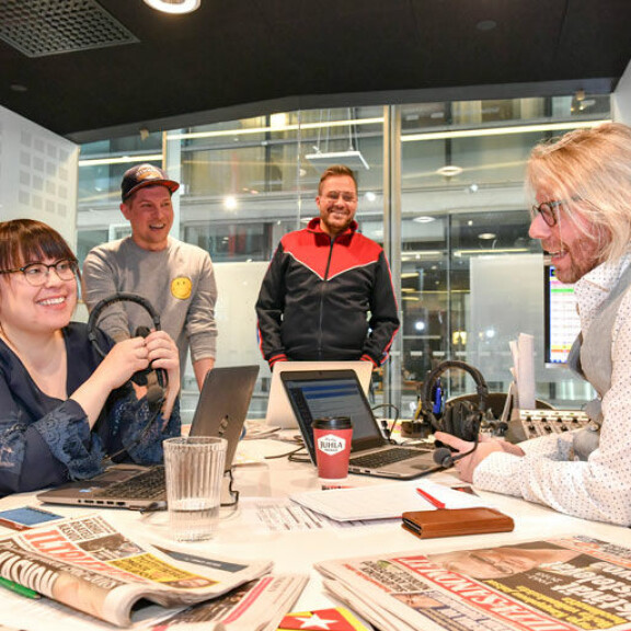Hannan päätyö on Radio Aallon Dynastiassa. Vaikka hän olisi valmis palaamaan Salkkareihin tulevaisuudessakin, työn vuoksi hän ei voi ainakaan pitkää pestiä ottaa vastaan. Hannan päätyö on Radio Aallon Dynastiassa. Vaikka hän olisi valmis palaamaan Salkkareihin tulevaisuudessakin, työn vuoksi hän ei voi ainakaan pitkää pestiä ottaa vastaan.