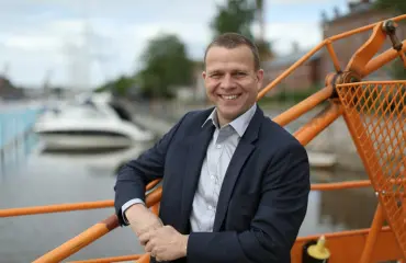 Ministeri Petteri Orpo avoimena arjestaan: Kotona otan keittiön haltuun!