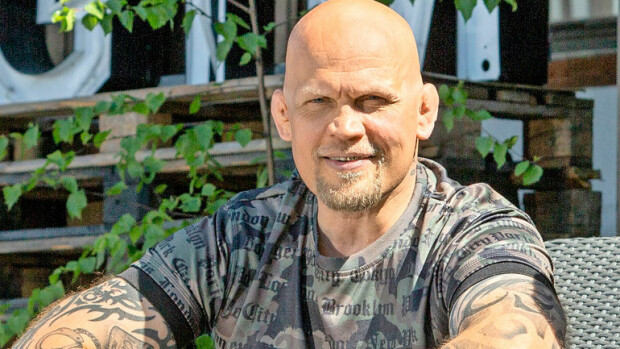 Huumetuomion kärsinyt ex-vapaaottelija Mika Ilmén avautuu menneisyydestään: Olin prätkäjengin asekersantti! Mika ”Immu” Ilmén avautuu jengitaustastaan.