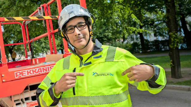 Mitä ihmettä?! Kohujuristi Heikki Lampelasta tuli remonttireiska! Kuvat! Heikki Lampelasta tuli remonttireiska.