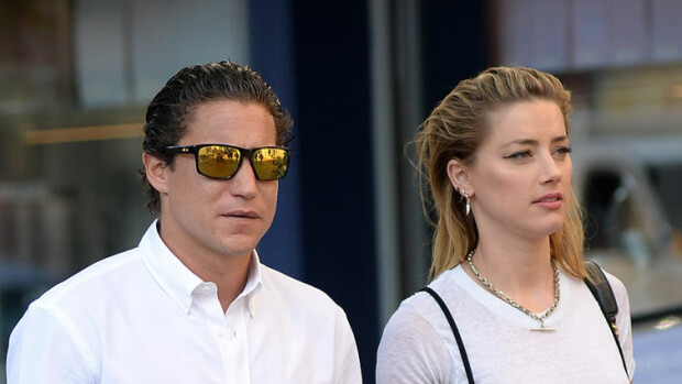 Mitä ihmettä, Johnny Deppin ja Heidi Klumin exät ovat yhdessä?! Läpinäkyvään paitaan pukeutunut seksipommi Amber Heard ja taideguru Vito Schnabel paparazzattiin käsi kädessä - katso! Vito ja Amber