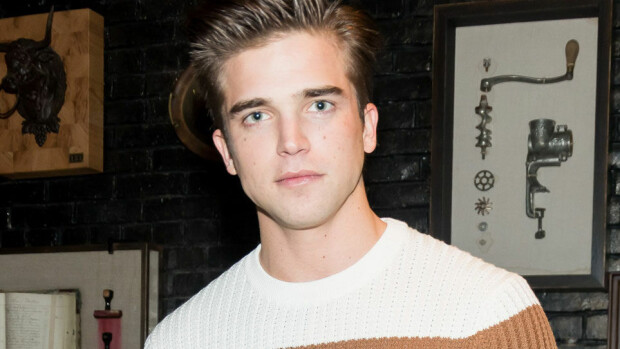 Muistatko vielä Paris Hiltonin komean, suomalaistaustaisen ex-rakkaan? River Viiperi kuhertelee mainosvideolla täysin alasti – katso! River Viiperi