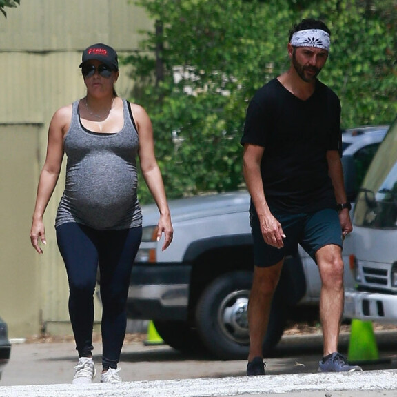 Kohta poksahtaa! Eva Longoria yrittää urheilla, vaikka on viimeisillään raskaana - katso hellyttävät paparazzikuvat! Eva ja Jose