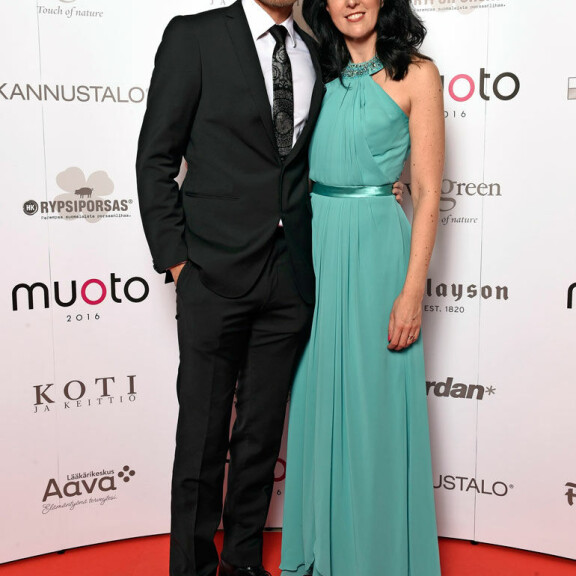 Juha on kertonut rakastuneensa Raija-vaimoonsa jo teini-ikäisenä. Juha on kertonut rakastuneensa Raija-vaimoonsa jo teini-ikäisenä.