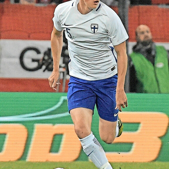 Italian kivenkovassa Seria A:ssa leipänsä tienaava Sauli Väisänen, 23, kuuluu Suomen A-maajoukkueen vakiokalustoon. Italian kivenkovassa Seria A:ssa leipänsä tienaava Sauli Väisänen, 23, kuuluu Suomen A-maajoukkueen vakiokalustoon.