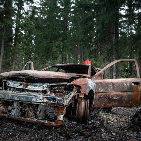 Tällä paikalla Riina nähtiin viimeisen kerran. Auton palaminen hälytti poliisit paikalle, mutta Riinaa ei enää löytynyt. Tällä paikalla Riina nähtiin viimeisen kerran. Auton palaminen hälytti poliisit paikalle, mutta Riinaa ei enää löytynyt.