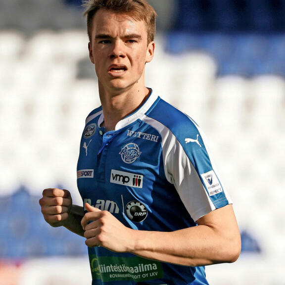 Anna-Liisan toinenkin poika elättää itsensä futarina. 20-vuotias lupaava Leo luutii Lapissa RoPS:n puolustuksessa. Anna-Liisan toinenkin poika elättää itsensä futarina. 20-vuotias lupaava Leo luutii Lapissa RoPS:n puolustuksessa.