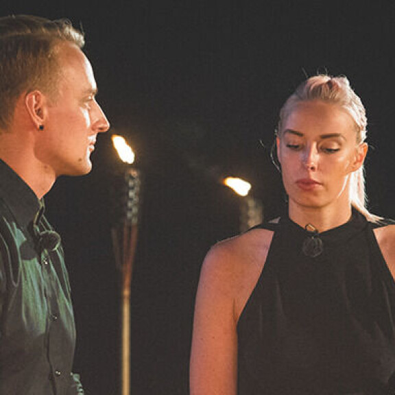 Jättispoileri! Huhhuh, näin etenee Temptation Island Suomen kuumottavin iltanuotio – pettäjä-Elias valehtelee silmät päästään: ”Mä näin sen videon - ja kuulin, kun te panitte!” vilma ja elias