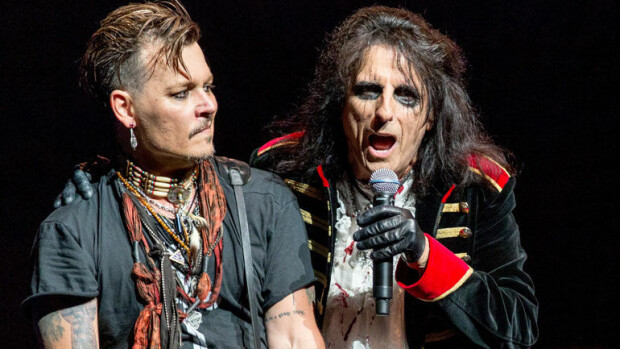 Oho, Alice Cooper ylistää Johnny Deppiä kitaristina – näyttelijätähti opettaa soittamista Aerosmith-kitaristille: ”Sitä ei ymmärretä, kuinka taitava hän on!” Hollywood Vampires esiintyy Suomessa Helsignin Kaisaniemenpuistossa 10. kesäkuuta.