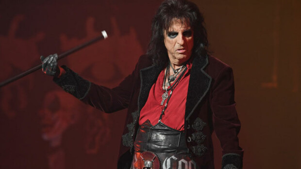 Michael Monroen kanssa kaveeraavalla Alice Cooperilla tiukka sanoma Suomesta ja rock-kulttuurista: ”Olen hyvin pettynyt!” Alice Cooper kommentoi nykyisiä rockbändejä.