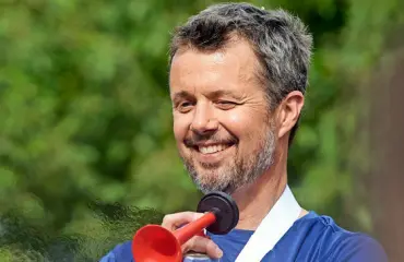 Frederik tikissä! Kuvat kuninkaallisten urheilusuorituksesta