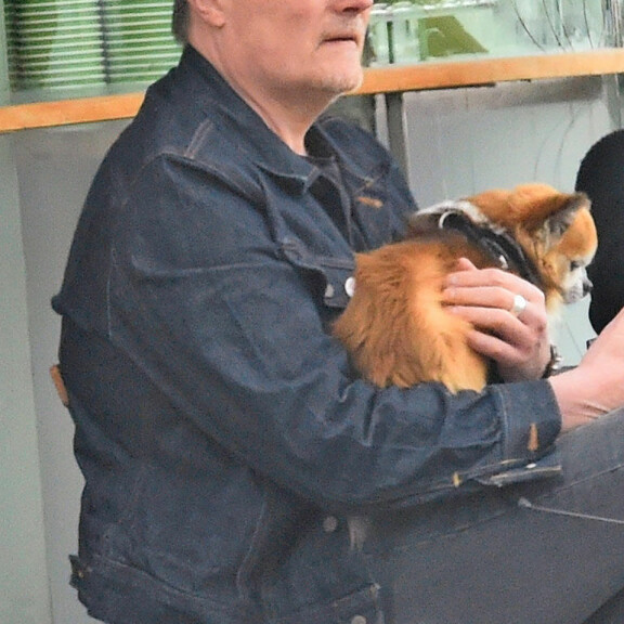 Kaksikko palloili Kaivopuistossa. Kaksikko palloili Kaivopuistossa.