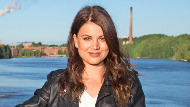 Janni Hussi hehkuttaa somessa Suomen kesää – bikinipeppu varastaa huomion! Kuva! Janni Hussi nautti kesästä.