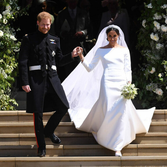 Meghanin yksinkertaista mutta näyttävää mekkoa on ihasteltu paljon.