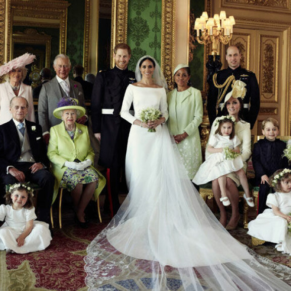 Prinssi Harryn ja Meghan Marklen viralliset hääkuvat julkaistiin: kuninkaallinen perhepotretti – katso! Prinssi Harry ja Meghan Markle
