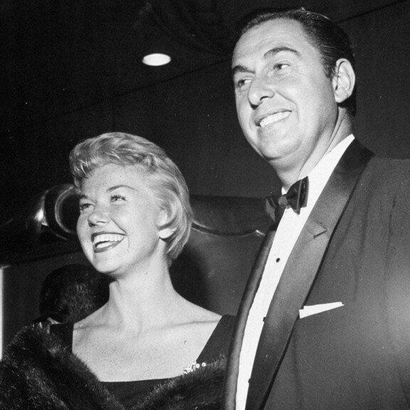 Tältä Hollywoodin elävät legendat Dick Van Dyke, Doris Day ja Sidney Poitier näyttävät nykyään – kuvat! Lue tähtien kuulumiset ja tragediat! Doris Day ja Martin Melcher