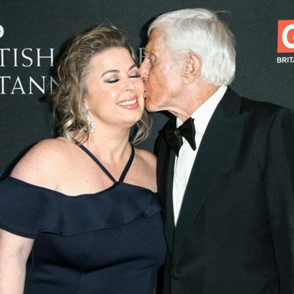 Tältä Hollywoodin elävät legendat Dick Van Dyke, Doris Day ja Sidney Poitier näyttävät nykyään – kuvat! Lue tähtien kuulumiset ja tragediat! Dick Van Dyke ja Arlene Silver